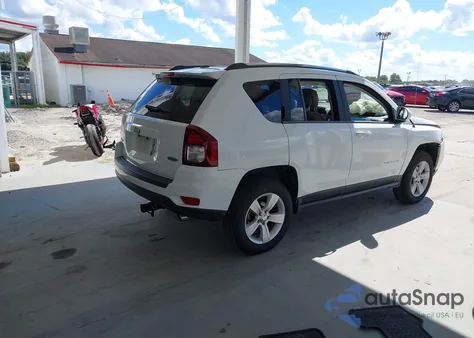 2014 Jeep Compass Latitude z USA, uszkodzony, nr VIN 1C4NJDEB5ED538617